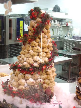 Beard Papa Sweets Vanilla Croquembouche