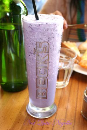 La Vera at Glebe Blueberry smoothie