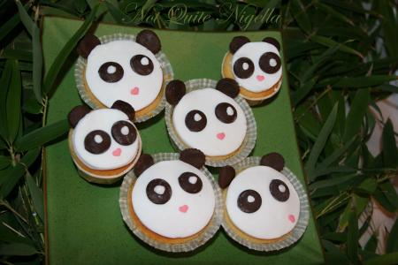 Panda Vanilla, green tea and sesame cupcakes