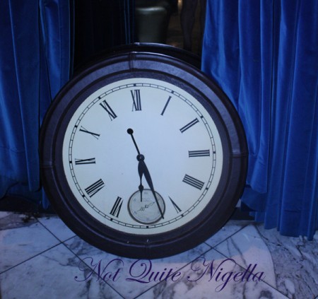 Alice in Wonderland Fantasy dining Ginza clock