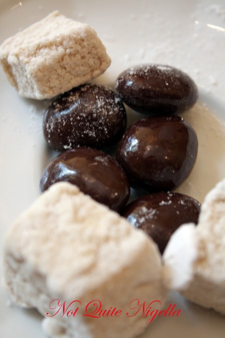 a-ribouldingue_petit_fours Ribouldingue Paris petit fours