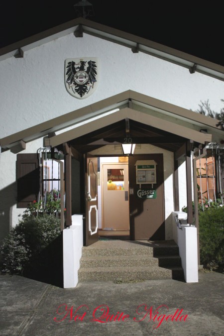 a-austrian_club_outside