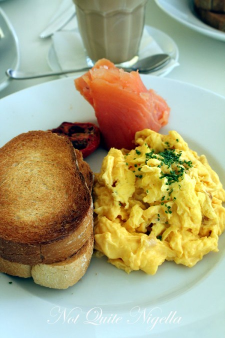 a-awaba_cafe_scrambled_eggs