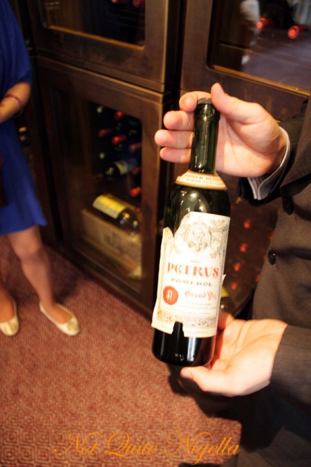 a-petrus_petrus_wine_bottle
