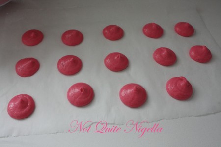 a-piped_macarons