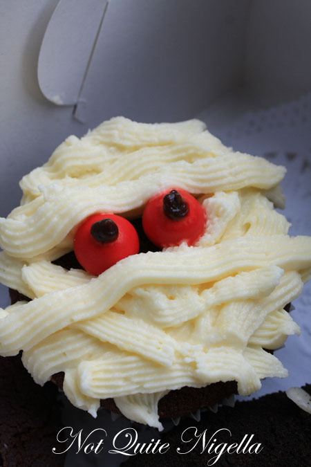 mummy cupcake
