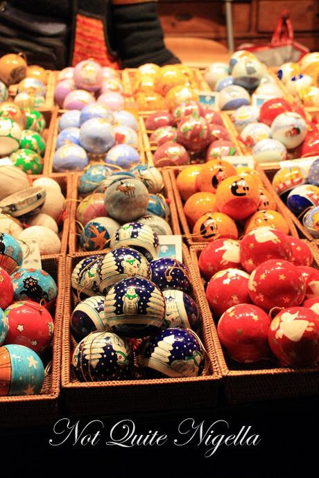 schoenbrunn palace christmas markets baubles