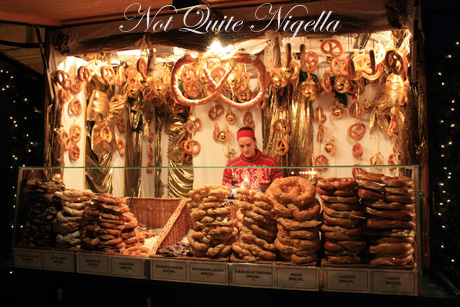 schoenbrunn palace christmas markets pretzels
