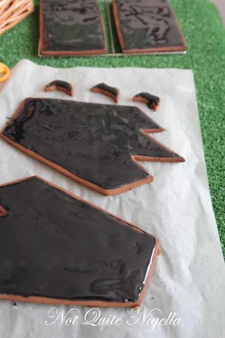 halloween gingerbread house