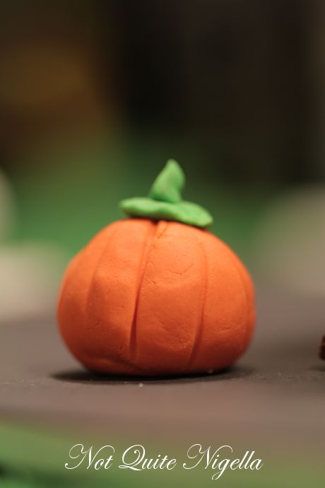 halloween gingerbread house