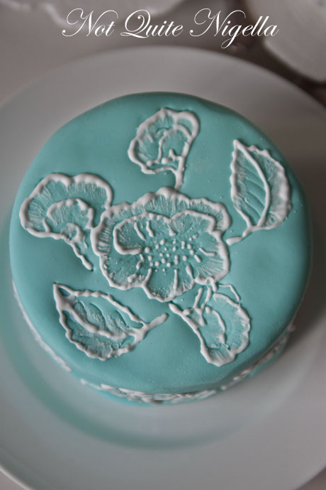 lace embroidery cake