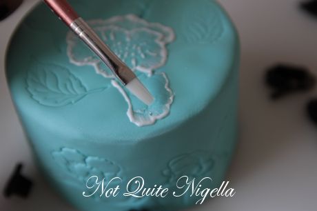 lace embroidery cake