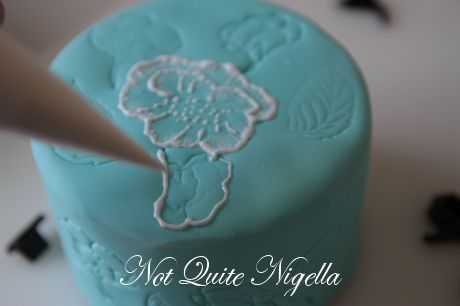 lace embroidery cake