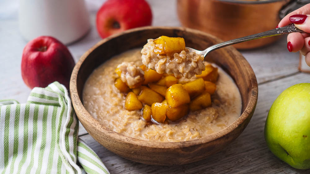 Apple Cinnamon Oatmeal - Easy & Wholesome!
