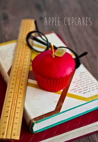 m-apple-cupcake-1-3