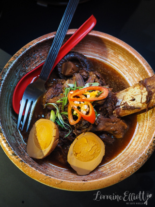 Azuma Den, Canberra
