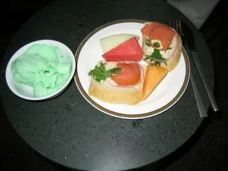 Carbon Debit's roving reportage on Airline food and lounges