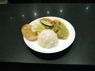 Carbon Debit's roving reportage on Airline food and lounges