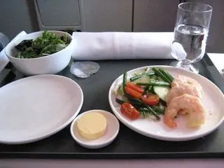 Carbon Debit's roving reportage on Airline food and lounges