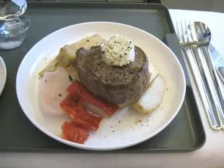 Carbon Debit's roving reportage on Airline food and lounges
