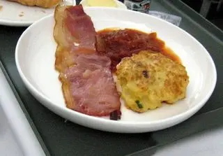 Carbon Debit's roving reportage on Airline food and lounges