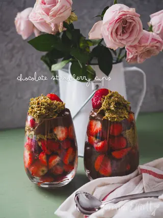 Chocolate Strawberry Cups