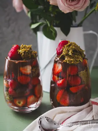 Chocolate Strawberry Cups