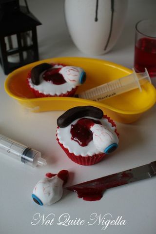 eyeball-cupcakes