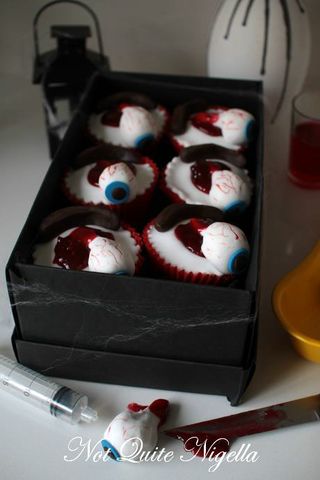 eyeball-cupcakes