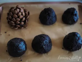 Pine Cone Cakes