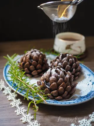 Pine Cone Cakes