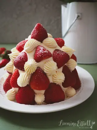 Strawberry Cake With Strawberries