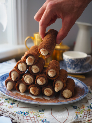 Tiramisu Cannoli
